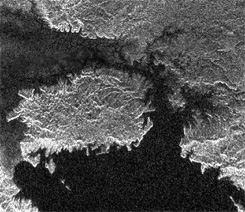 A Titanon található tavak egyike (NASA/JPL/GSFC)