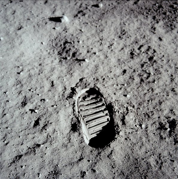 Buzz Aldrin lábnyoma. Ez a felvétel talán az egyik leghíresebb holdfelvétel