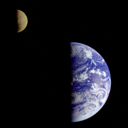 A NASA Galileo űrszondájának felvétele a Föld-Hold rendszerről 1992-ben. (NASA/JPL-Caltech)