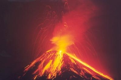 Vulkánkitöréssel járó lávafolyam
