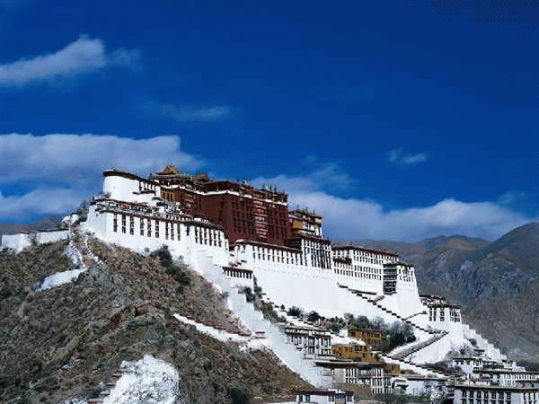 A Lámák székhelye: a Lhászában, Tibet fővárosában található Potala-palota