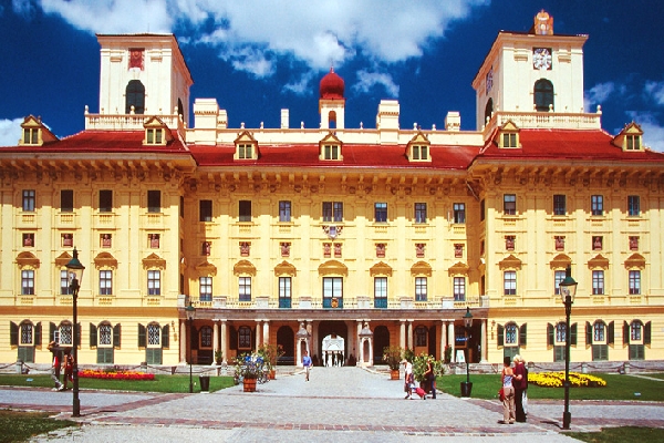 A kismartoni Esterházy-kastély