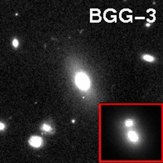 A harmadik csoport legfényesebb galaxisának kettős magja van, ahogyan ez a Hubble felvételén (inzert) jól látható. [Tran és mtsai]