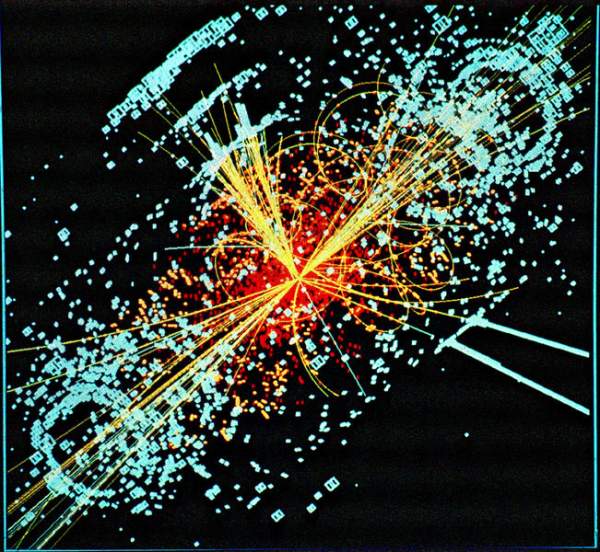 A CMS szimulált eseménye, talán ilyennek fogjuk „látni” a Higgs-bozont. Az LHC-ben jóval több nyom lesz az egyes eseményeknél, mint annak idején a LEP-nél. Ott ugyanis elemi részecskéket ütköztettünk, itt pedig kvarkokból álló fotonokat fogunk.