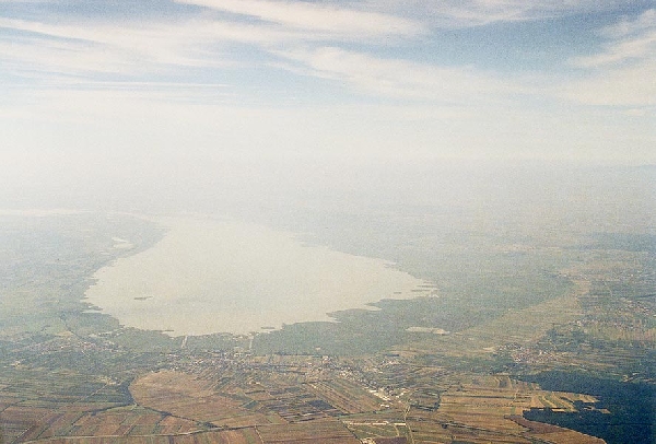 Légifelvétel a tó északi részéről