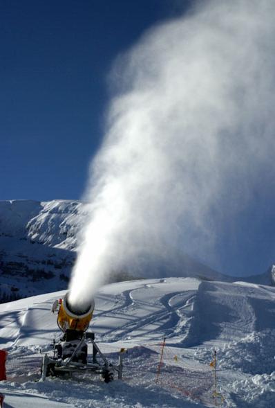 Hóágyú Svájcban egy sípályán