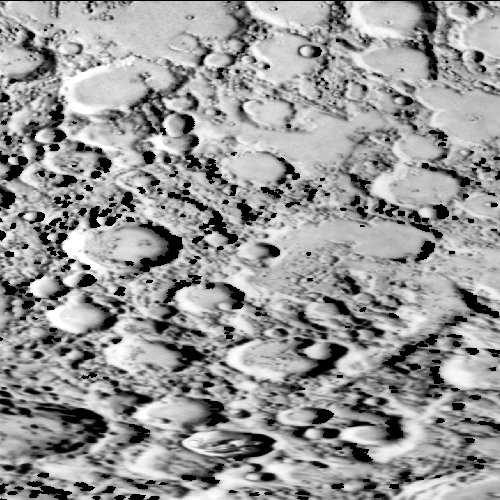 Közelkép az első japán holdszonda végállomásáról. A tervezett becsapódási hely a kép közepénél levő kis kráter közelében lesz. (kép: NASA Clementine űrszonda felvétele, USGS