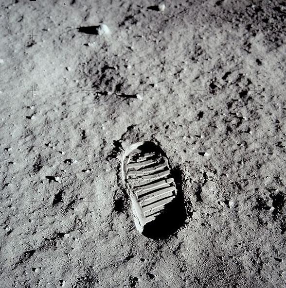 Aldrin lábnyoma a Hold porában