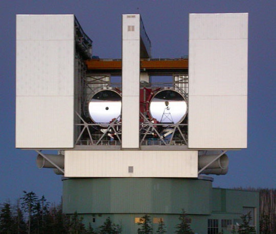 A Large Binocular Telescope hatalmas, 8,4 méter átmérőjű 