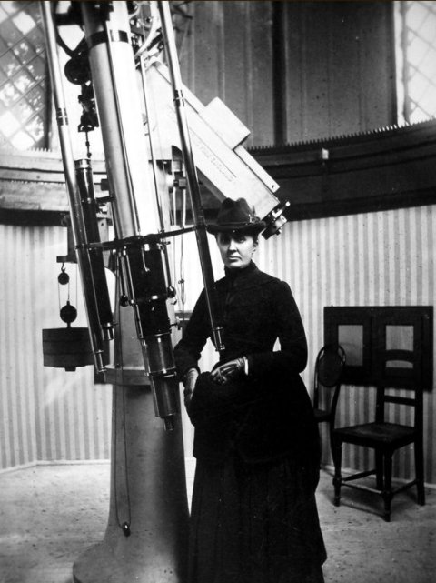 Degenfeld-Shomburg Berta a 19 cm-es Merz-Cooke-refraktor mellett 1886 körül