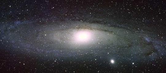 Az Andromeda-köd látható tartománybeli képe. A felvétel ugyanazt a területet mutatja, mint a Swift ultraibolya felvételeiből összeállított kép. [Bill Schoening, Vanessa Harvey/REU program/NOAO/AURA/NSF]