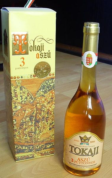 Egy üveg 3 puttonyos tokaji aszú