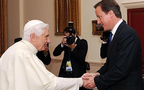 XVI. Benedek pápa és David Cameron brit miniszterelnök